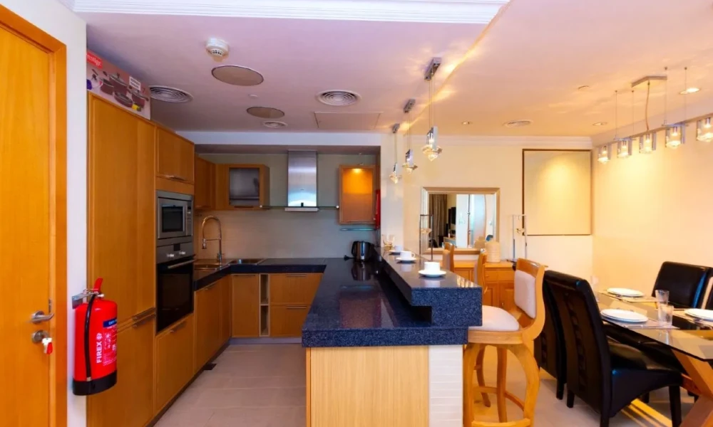 PREMIUM FF 1BR | BILLS INCLUDED|BEACH ACCESS - Image 5