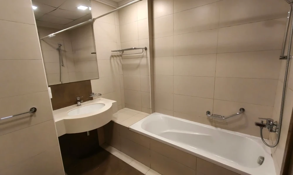 BRAND NEW 3 BEDROOM FF APT | GREAT LOCATION - Image 8