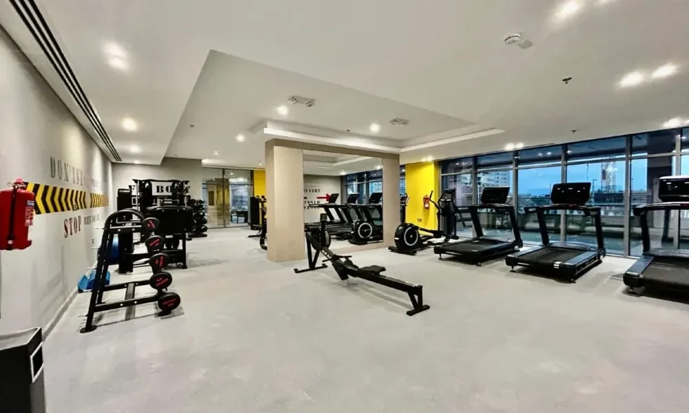 MODERN FF 2BR| W/ BALCONY SEA VIEW | POOL AND GYM - Image 7
