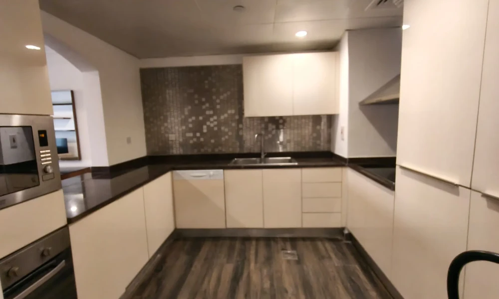 1 BR + OFFICE READY-TO-MOVE-IN | PRIME LOCATION - Image 4