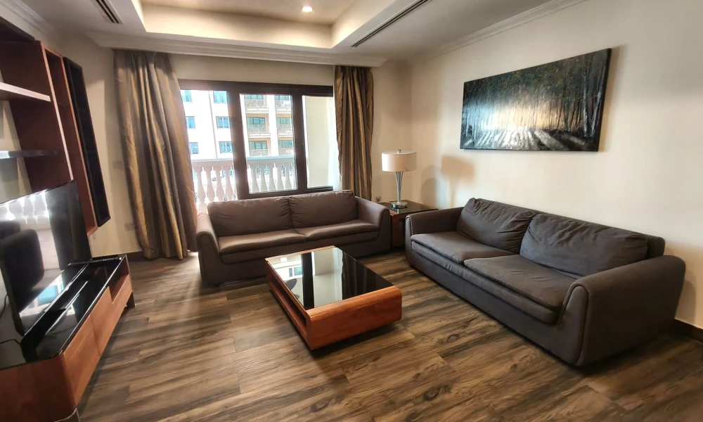 1 BR + OFFICE READY-TO-MOVE-IN | PRIME LOCATION