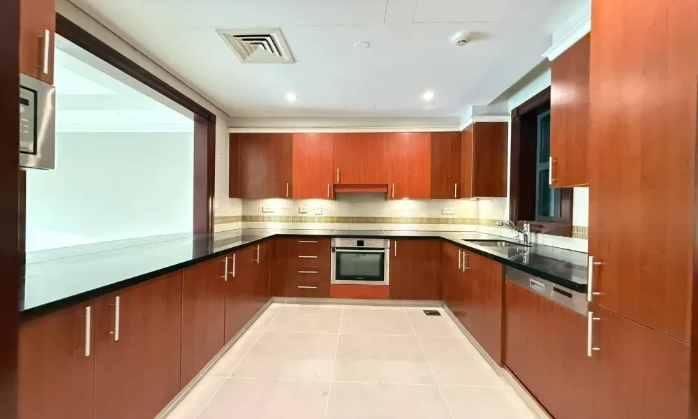 2 BR TOWNHOUSE W/ LARGE BALCONY | MARINA VIEW - Image 6