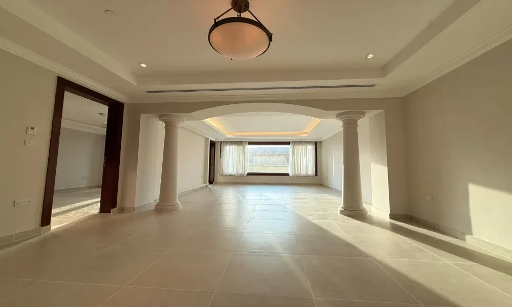2 BR TOWNHOUSE W/ LARGE BALCONY | MARINA VIEW - Image 4