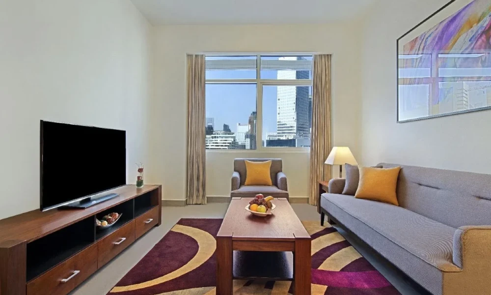 PREMIUM STUDIO LIVING | WEST BAY | ALL BILLS INCL