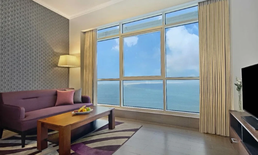 PREMIUM STUDIO LIVING | WEST BAY | ALL BILLS INCL small 1
