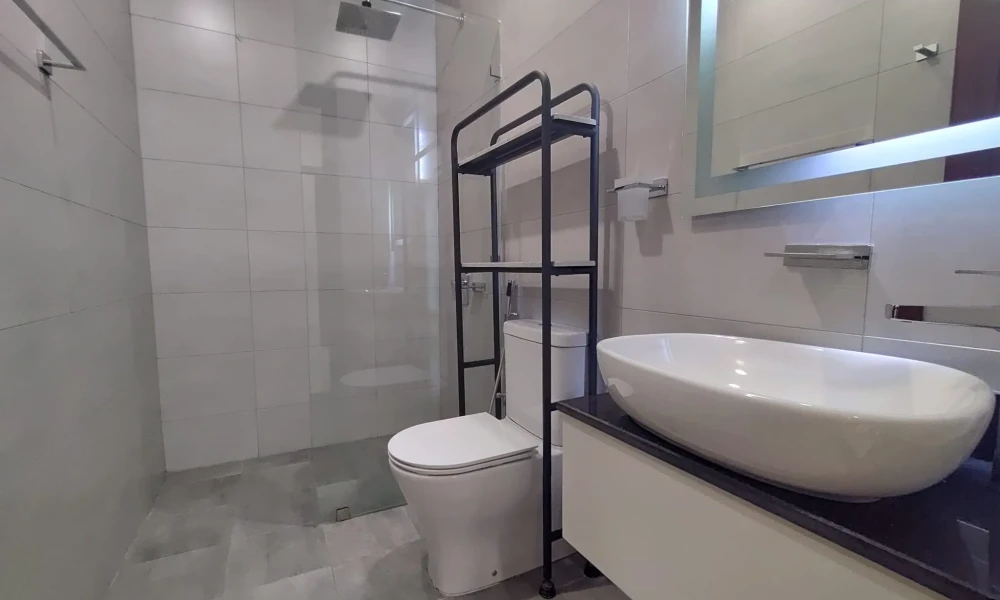 MODERN 2BR | FULLY FURNISHED | POOL & PARKING - Image 9