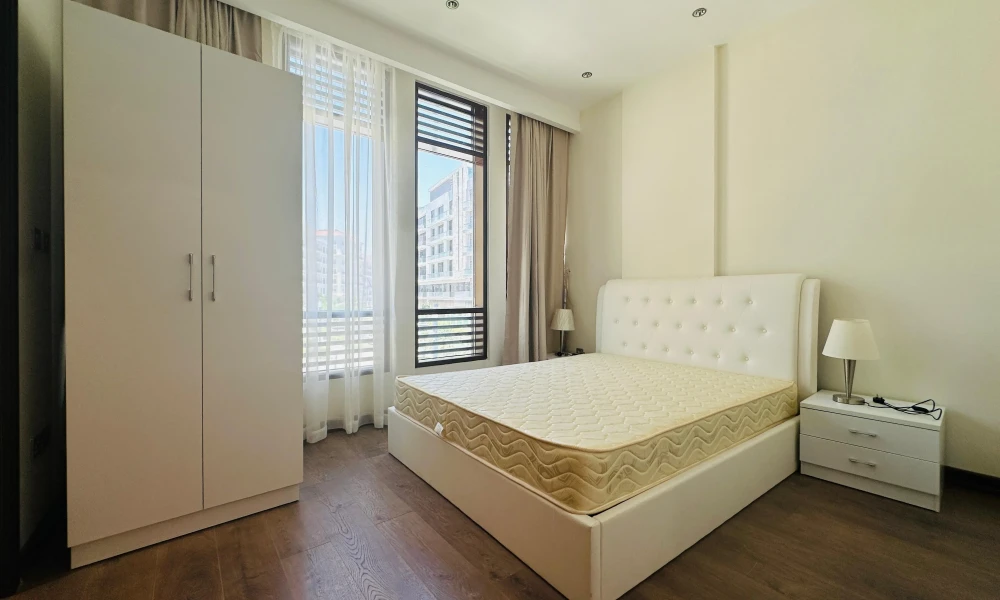 BILLS INCLUDED | SEMI-FURNISHED | POOL & GYM small 2