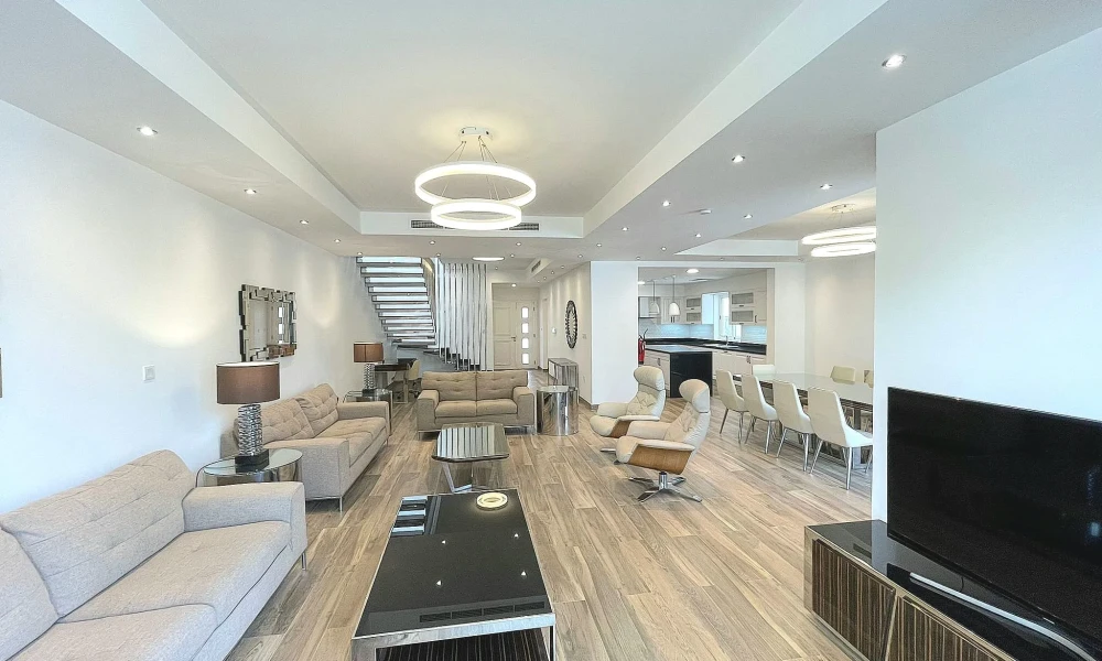 SPACIOUS 4BR VILLA | BILLS INCLUDED | PREMIUM AMENITIES small 2