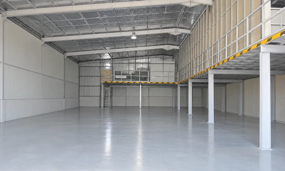 SPACIOUS WAREHOUSE | UNFURNISHED | INDUSTRIAL AREA