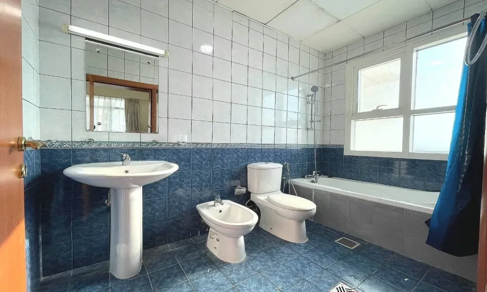 BILLS INCLUSIVE 1 BHK PLUS AMENITIES | WEST BAY - Image 10