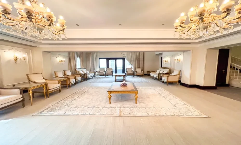 LUXURY PENTHOUSE W/ MAJLIS FOR SALE IN PEARL QATAR