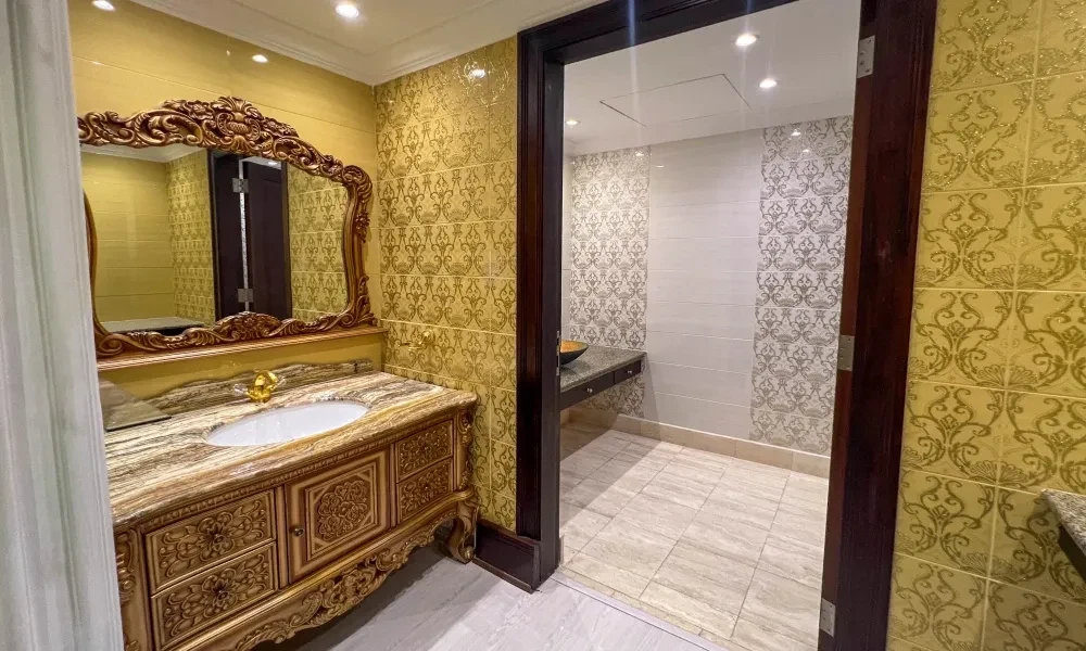 LUXURY PENTHOUSE W/ MAJLIS FOR SALE IN PEARL QATAR - Image 9