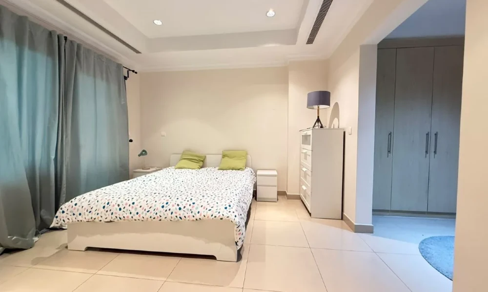 1BR WITH VERANDA | SEA & LUSAIL VIEW | FULL AMENIT - Image 4