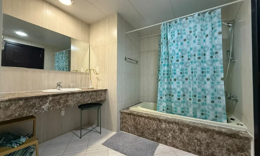 1BR WITH VERANDA | SEA & LUSAIL VIEW | FULL AMENIT - Image 10