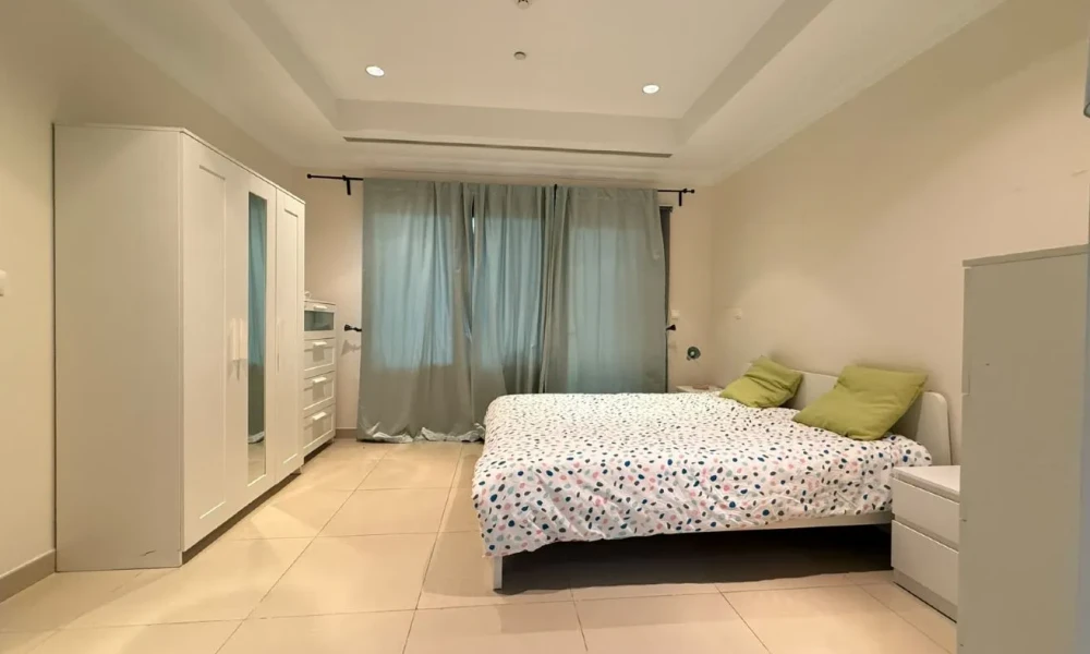 1BR WITH VERANDA | SEA & LUSAIL VIEW | FULL AMENIT - Image 5