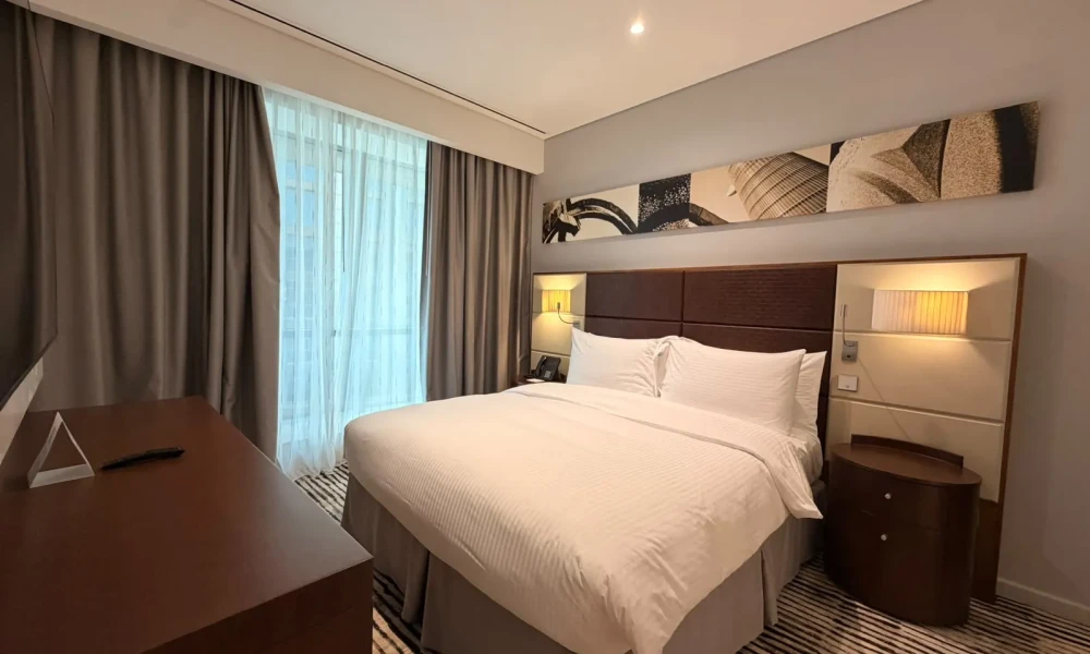 SERVICED 1 BEDROOM HOTEL APARTMENT BILLS INCLUDED - Image 4
