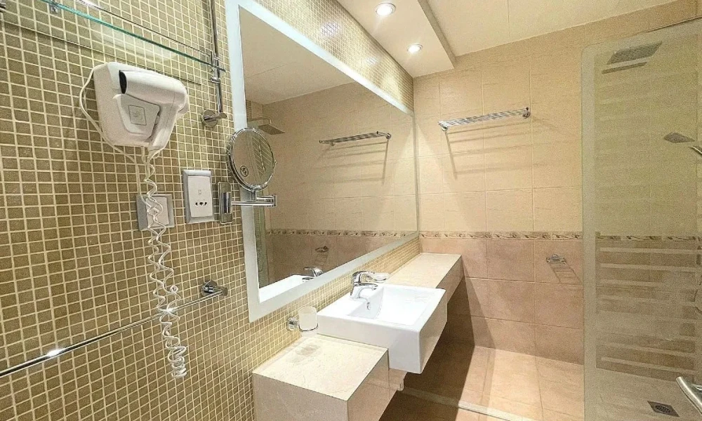 SPACIOUS FF 3BR APT W/ SEA VIEW | PRIME LOCATION - Image 8