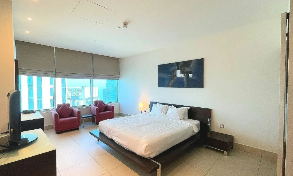 SPACIOUS FF 3BR APT W/ SEA VIEW | PRIME LOCATION - Image 4