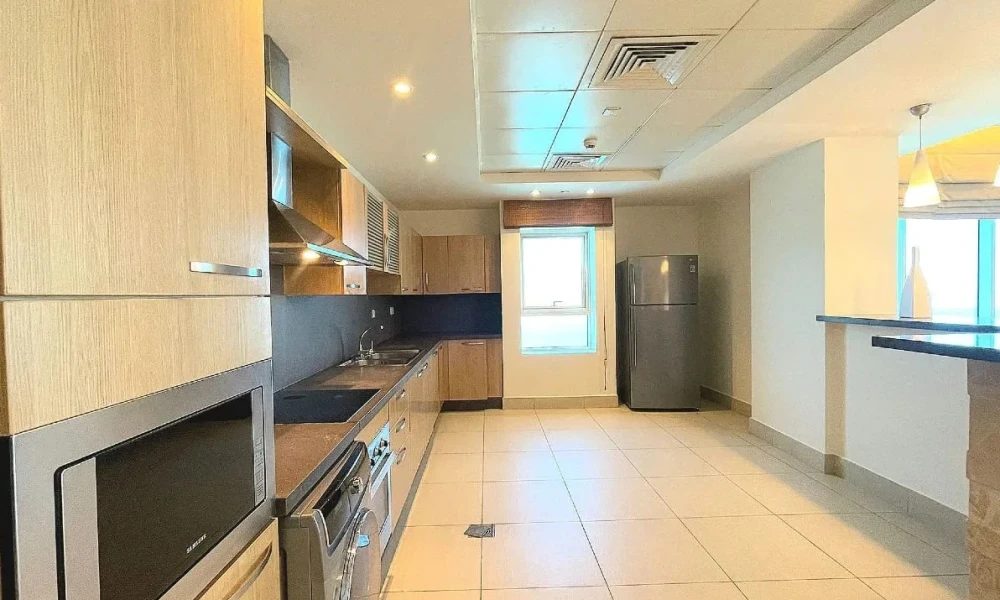 SPACIOUS FF 3BR APT W/ SEA VIEW | PRIME LOCATION - Image 5