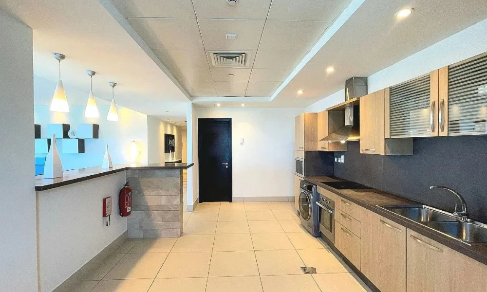 SPACIOUS FF 3BR APT W/ SEA VIEW | PRIME LOCATION - Image 6
