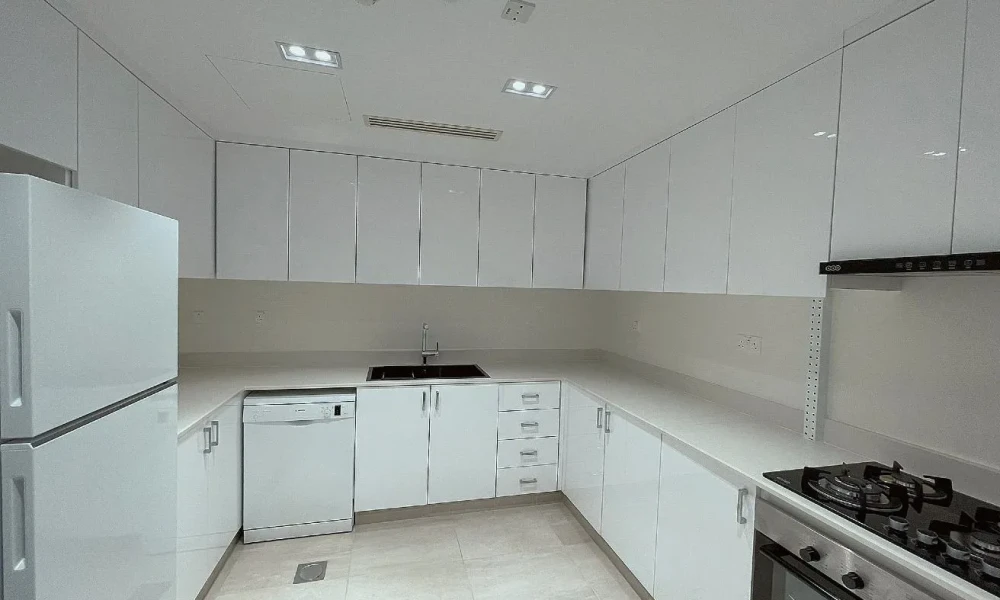 STUNNING MARINA VIEWS FF 2BR APT| LUSAIL MARINA - Image 8