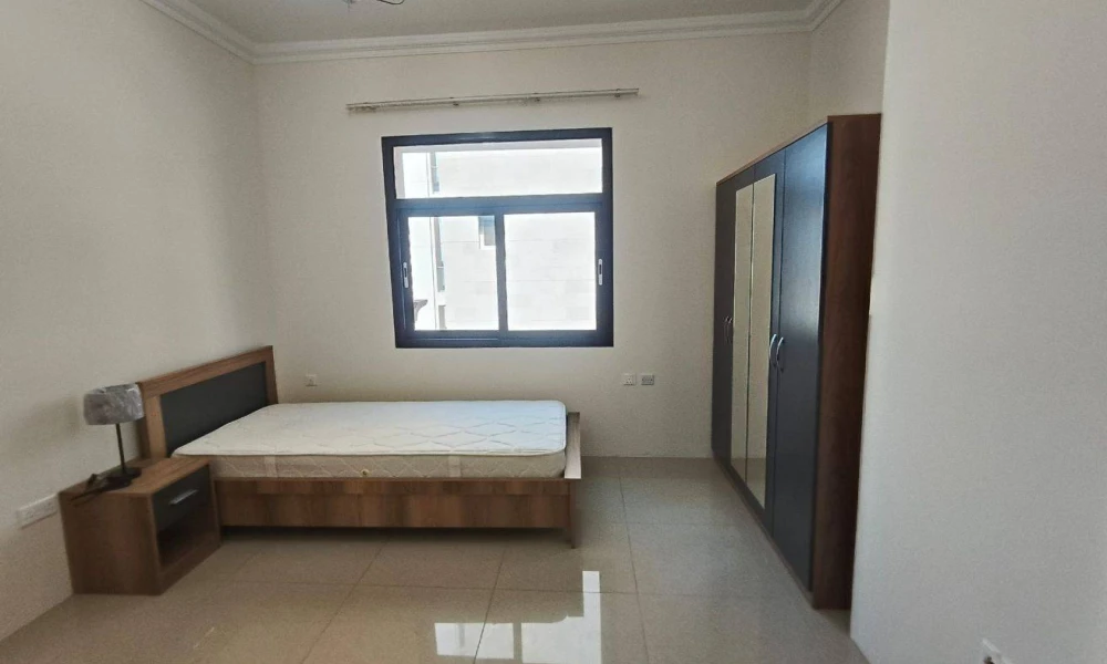 2 BHK UNFURNISHED APT| WITH BALCONY AND BILLS small 3
