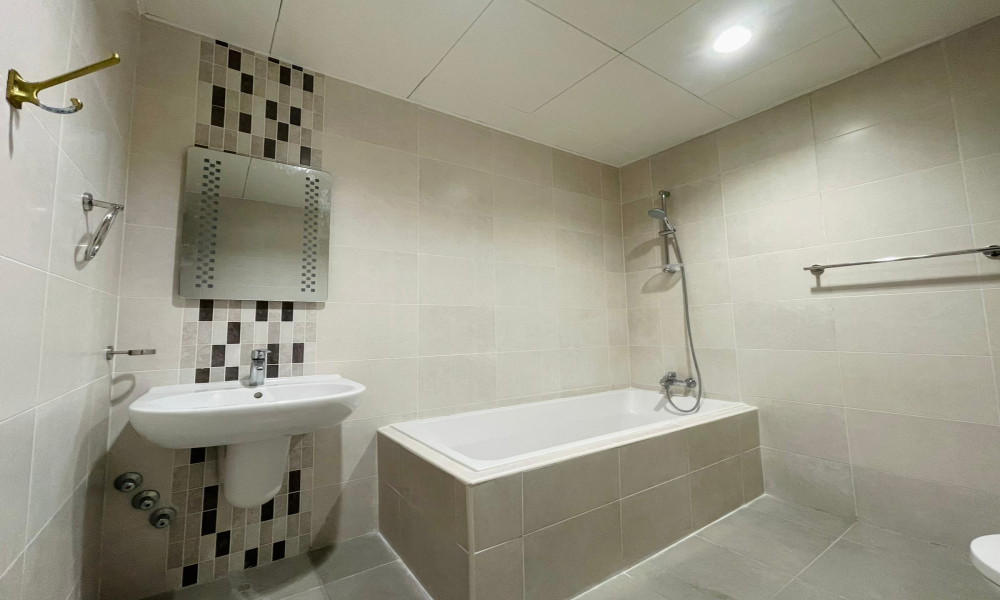 3 BHK Semi-Furnished Apartment in Lusail Marina - Image 8