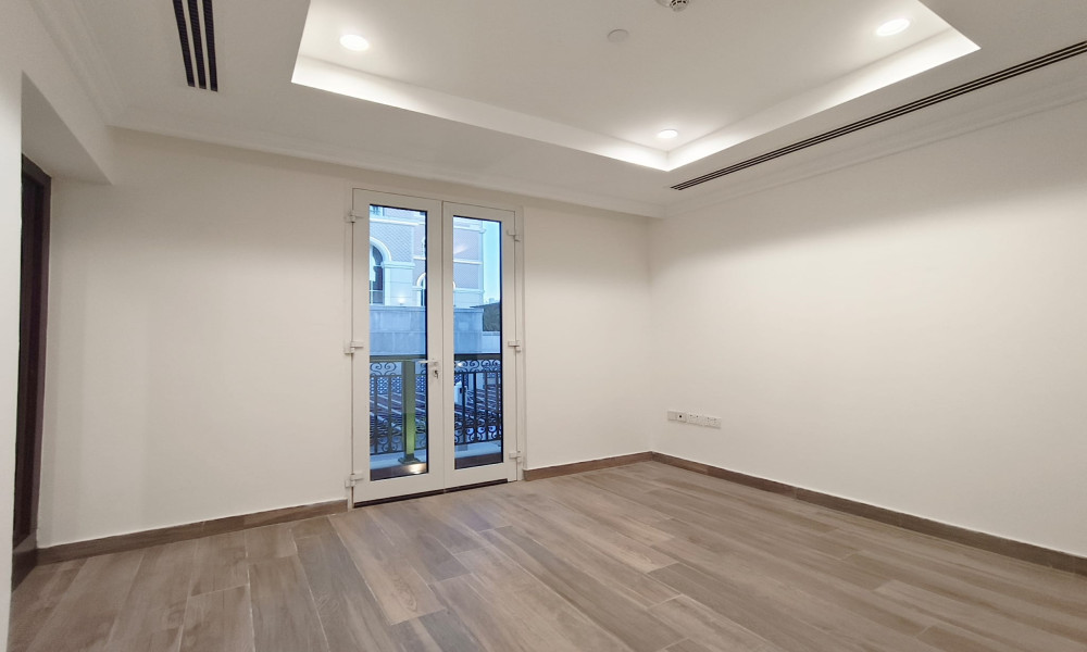 3 BHK Unfurnished Chalet with Beach View in Pearl - Image 5