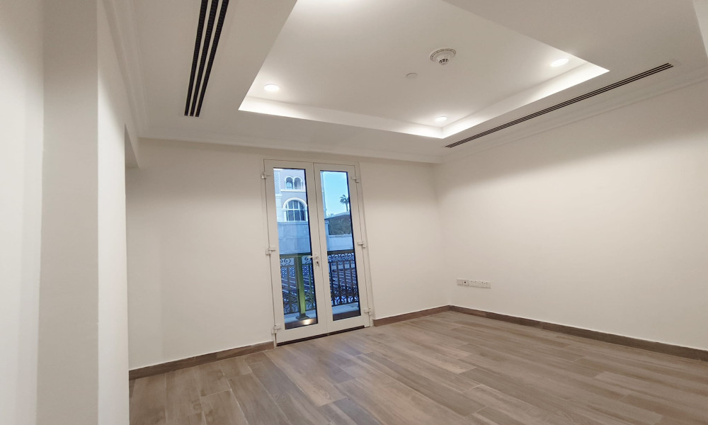 3 BHK Unfurnished Chalet with Beach View in Pearl - Image 6