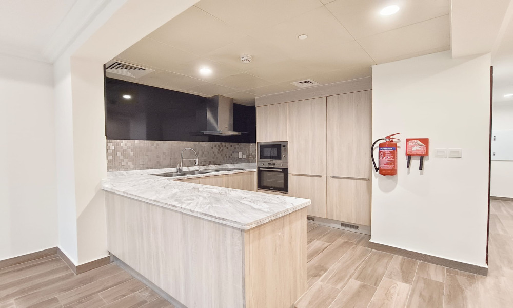 3 BHK Unfurnished Chalet with Beach View in Pearl - Image 7