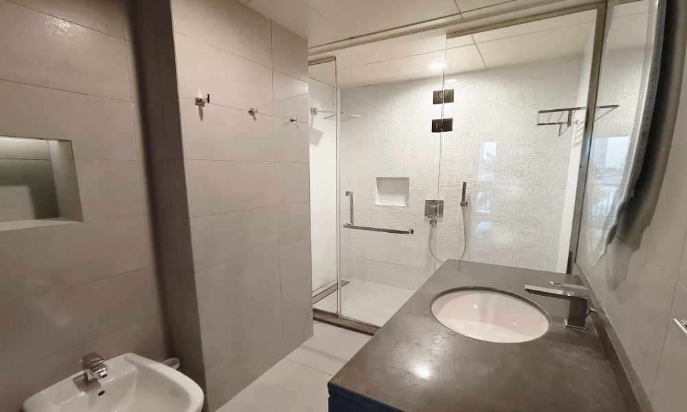 3 BHK Unfurnished Chalet with Beach View in Pearl - Image 9