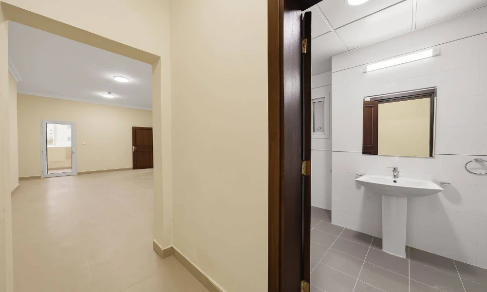 3BR NEAR HOSPITAL & METRO | UNFURNISHED | PARKING - Image 6