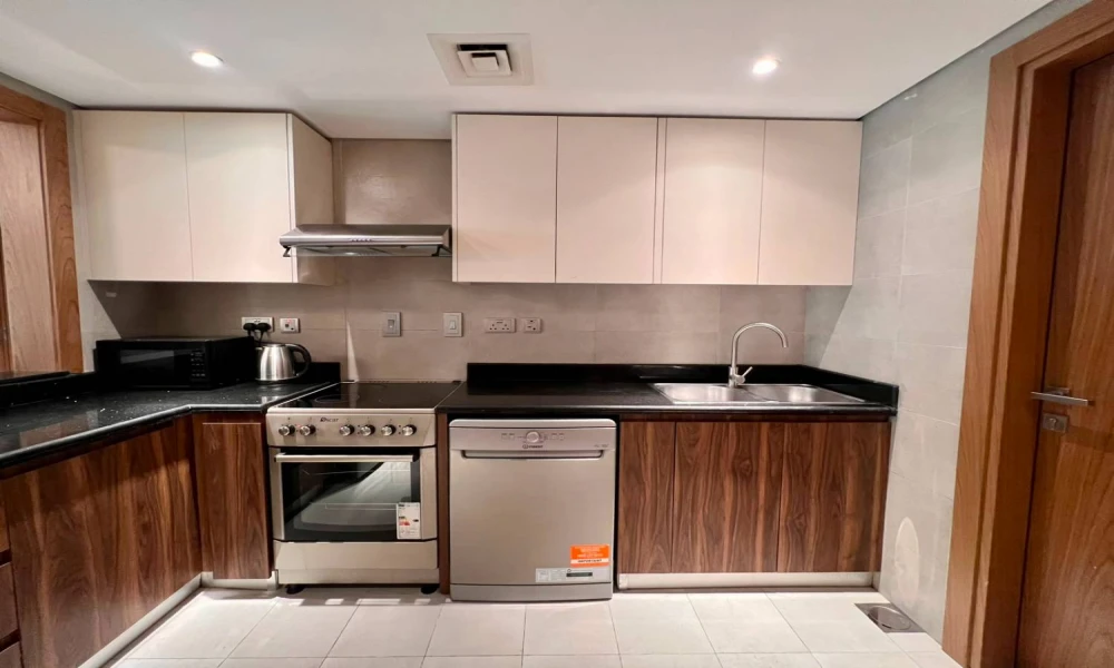 3+MAID FULLY FURNISHED WITH BILLS | WEST WALK - Image 4