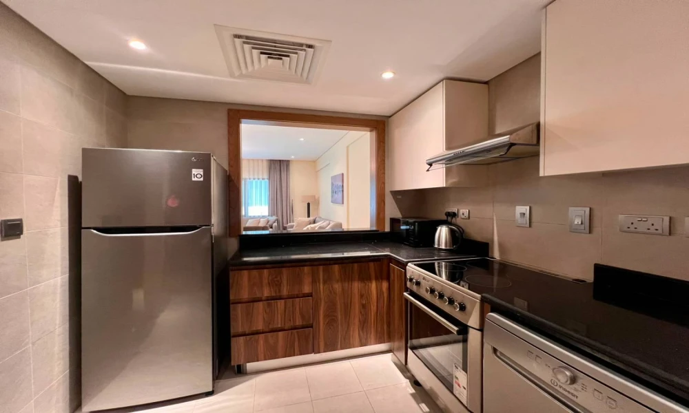 3+MAID FULLY FURNISHED WITH BILLS | WEST WALK - Image 5