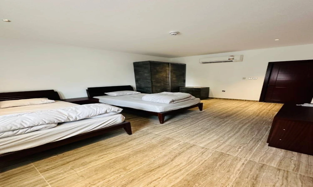 AMAZING OFFER 2 BHK FF W/BILLS AND BALCONY - Image 4