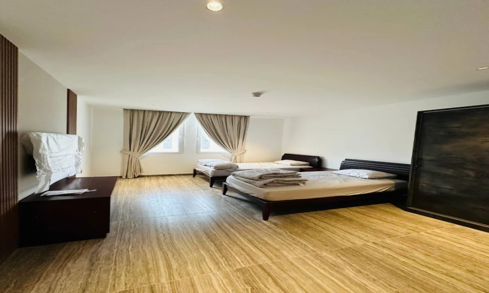 AMAZING OFFER 2 BHK FF W/BILLS AND BALCONY - Image 7