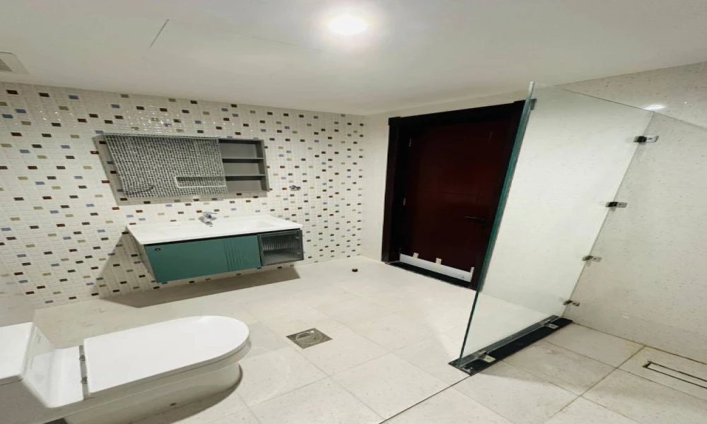 AMAZING OFFER 2 BHK FF W/BILLS AND BALCONY - Image 9