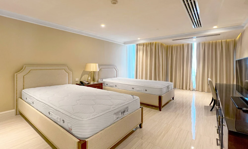 AMAZING OFFER 2 BR APARTMENT W/BILLS | WEST BAY - Image 5