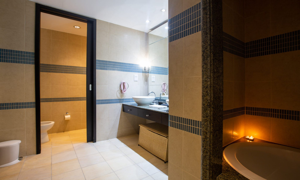 Beautiful 2BR Furnished Flat in The Pearl for Sale - Image 4