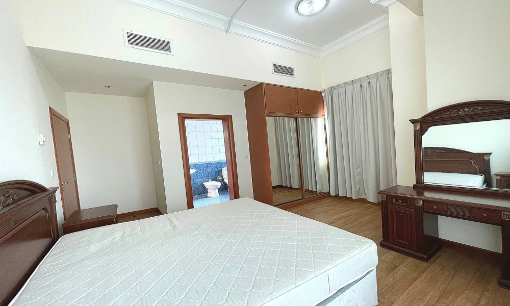 BILLS INCLUSIVE 1 BHK PLUS AMENITIES | WEST BAY - Image 5