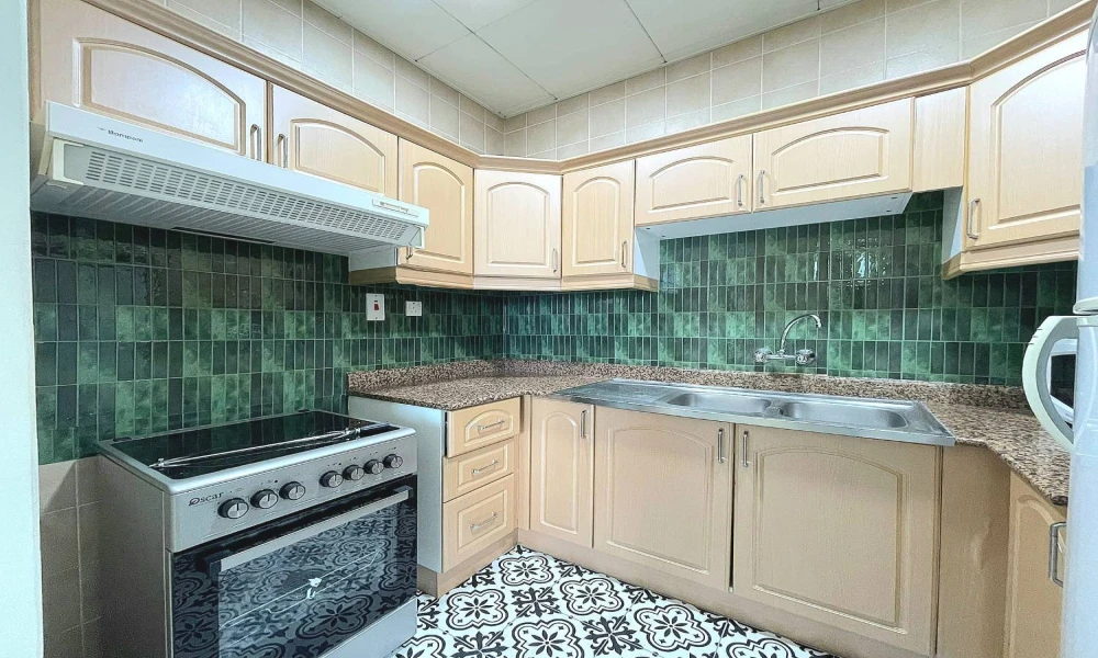BILLS INCLUSIVE 1 BHK PLUS AMENITIES | WEST BAY - Image 6