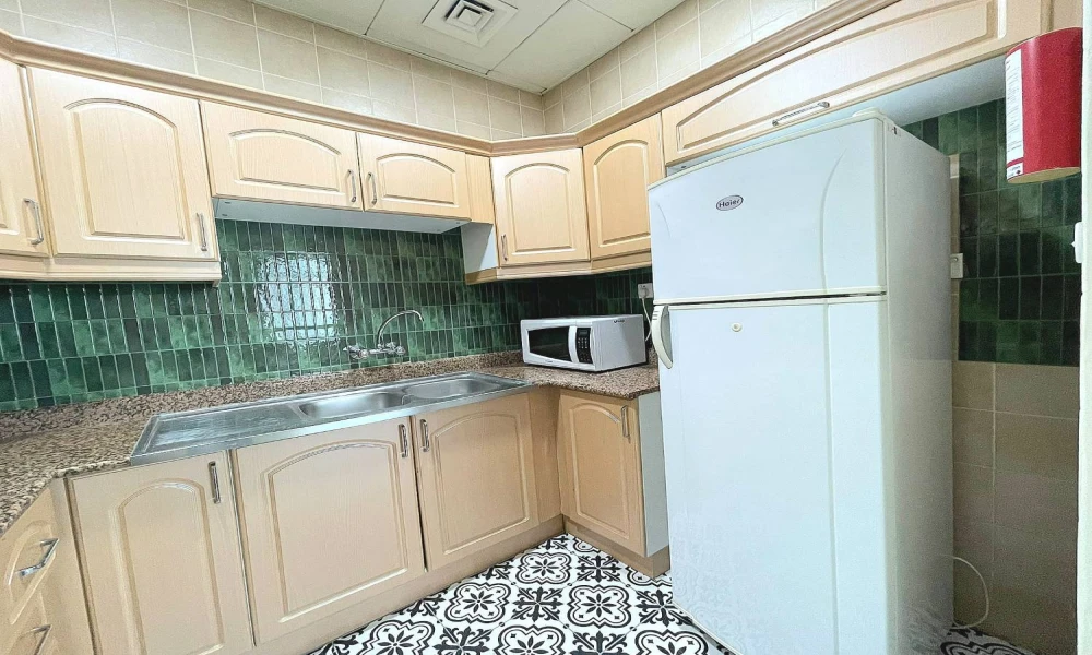 BILLS INCLUSIVE 1 BHK PLUS AMENITIES | WEST BAY - Image 7