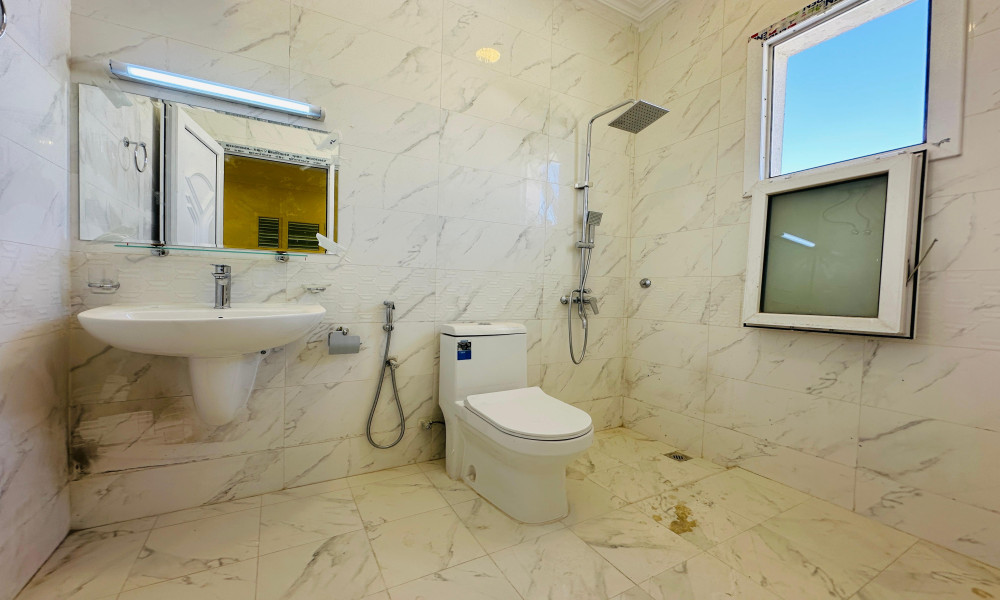 Brand NewSpacious 7 Bed Villa Compound at Markhiya - Image 5