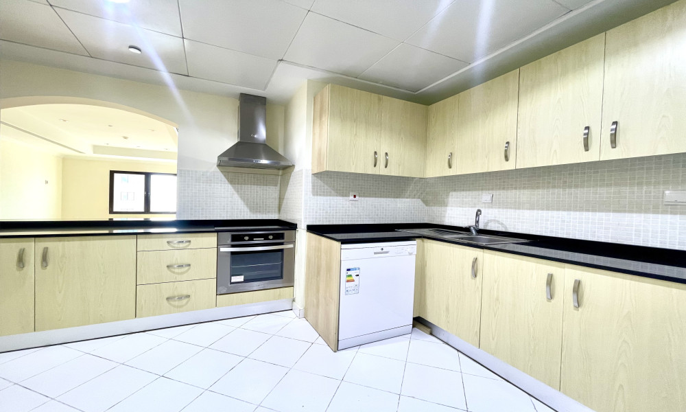 CHIC 1 BHK FOR SALE | SIDE SEA VIEW IN PEARL | SF small 3