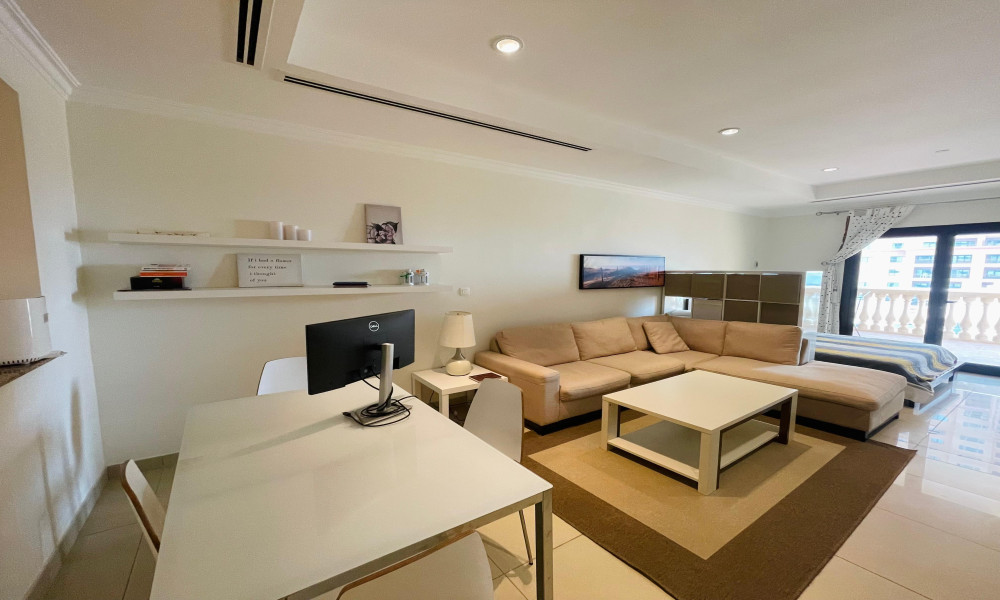 Comfortable Studio Furnished Flat in Pearl small 1