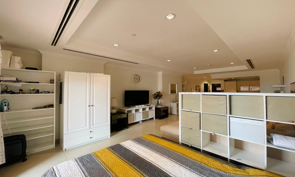Comfortable Studio Furnished Flat in Pearl small 3