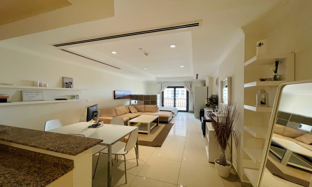 Comfortable Studio Furnished Flat in Pearl - Image 4