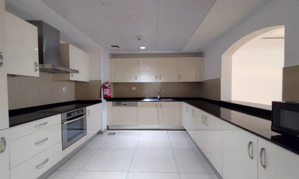 COZY 1 BR FURNISHED WITH BALCONY | WATER VIEW - Image 6