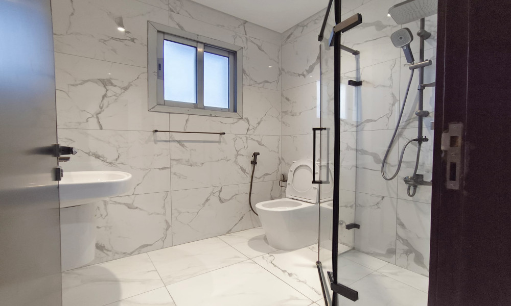 Elegant 1 BHK Fully-Furnished Apartment New Doha - Image 5