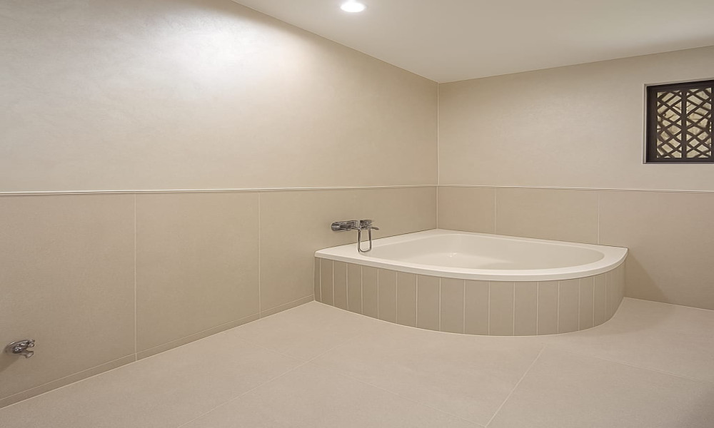 Family 4BR Villa + Maid | West Bay Lagoon For Rent - Image 4